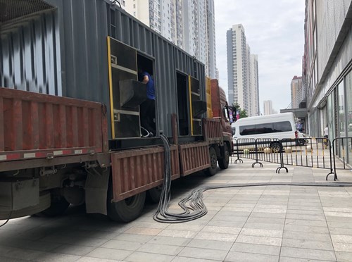 于洪冷却液不足的情况下如何检查柴油发电机组？